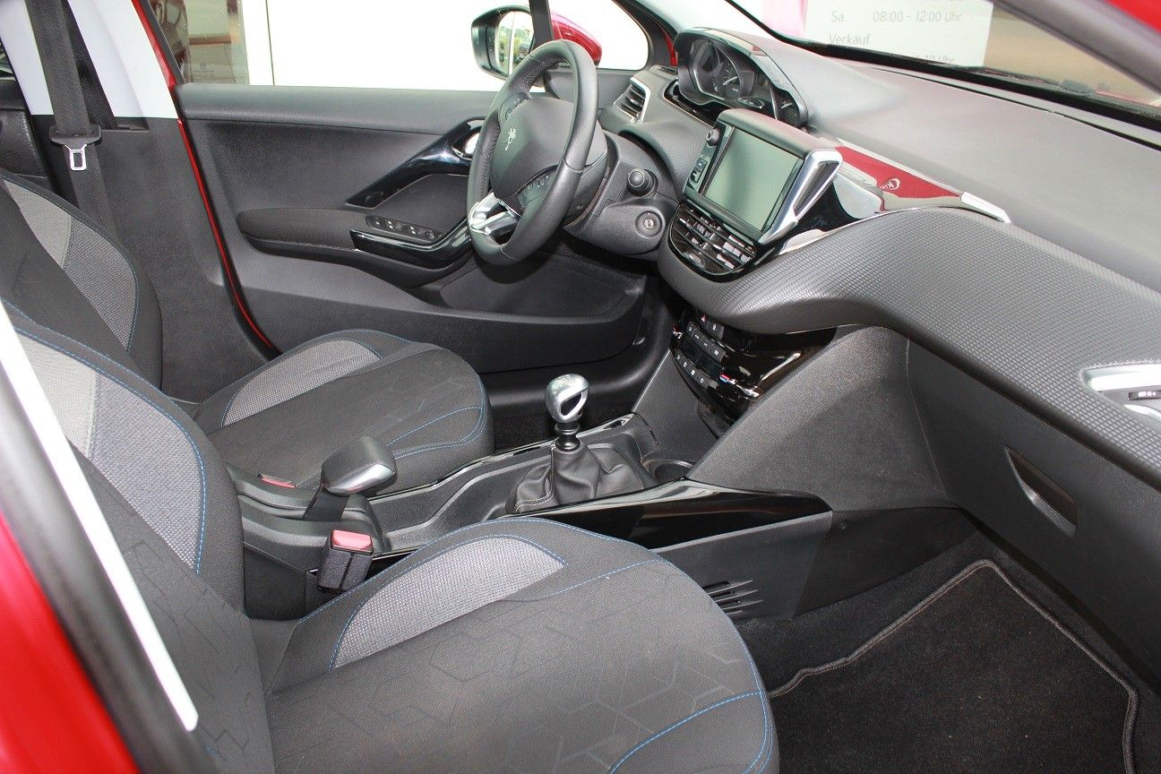 Fahrzeugabbildung Peugeot 2008 SIGNATURE