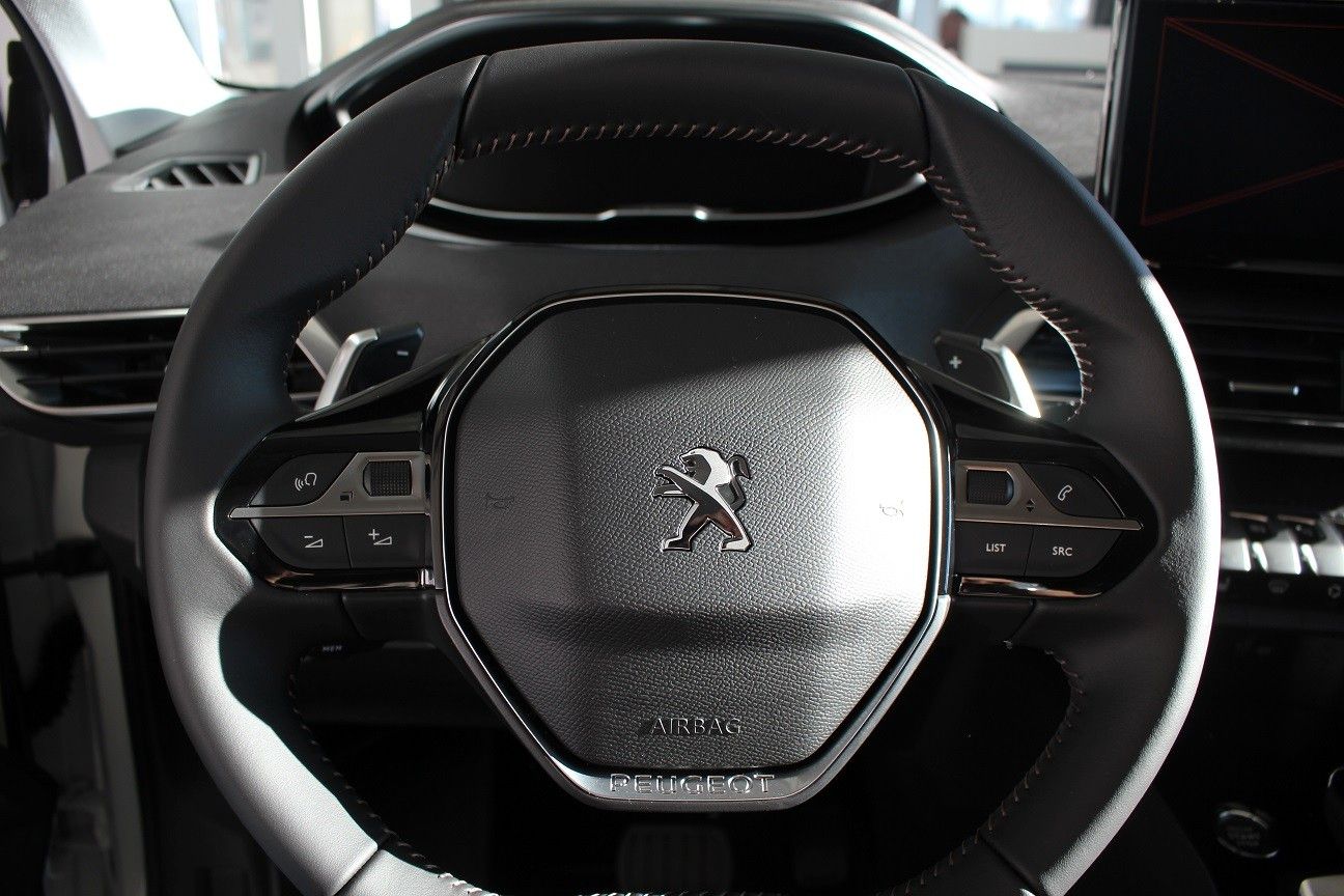 Fahrzeugabbildung Peugeot 3008 HYBRID 225 ALLURE