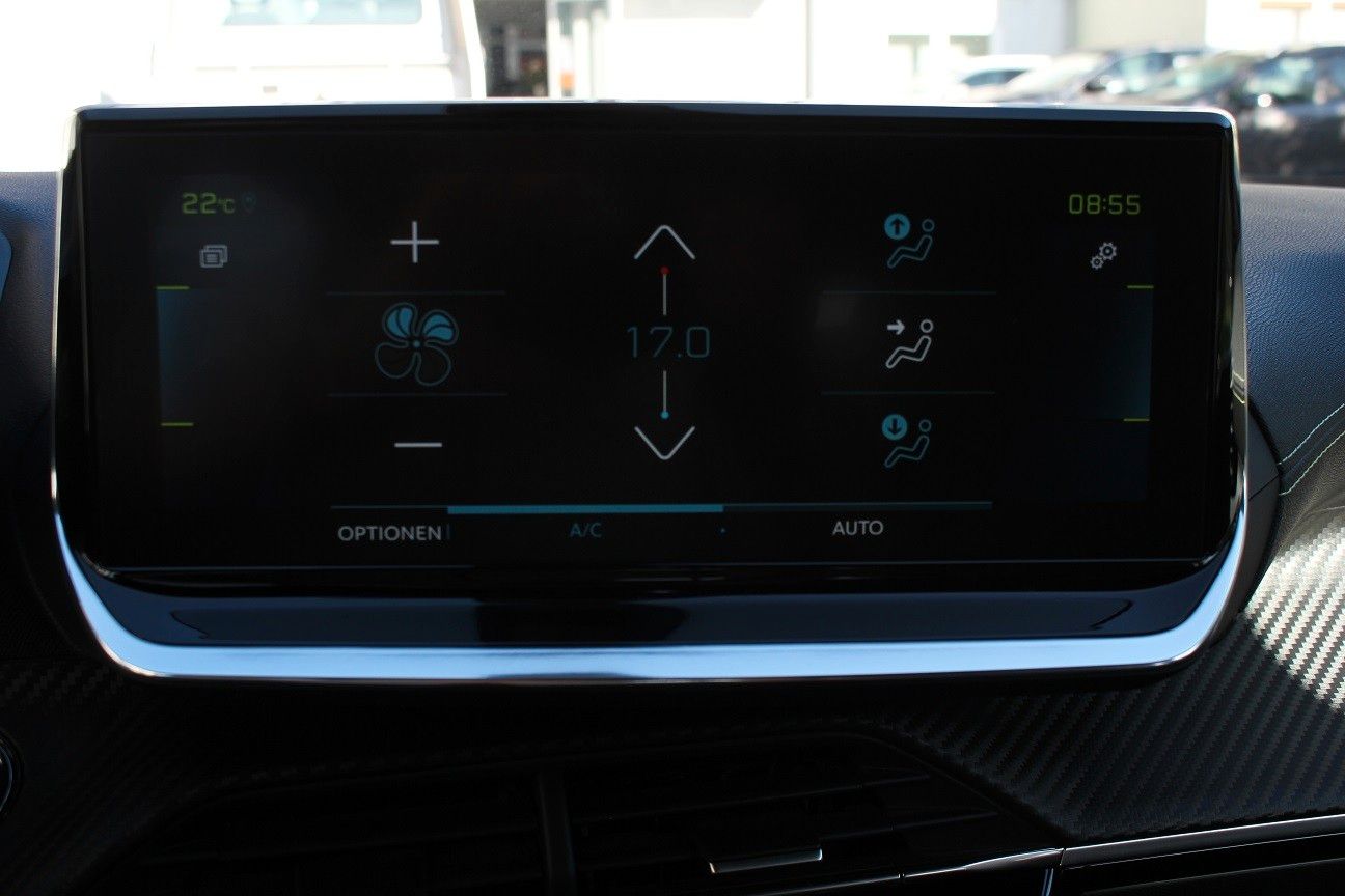 Fahrzeugabbildung Peugeot 2008 e- GT