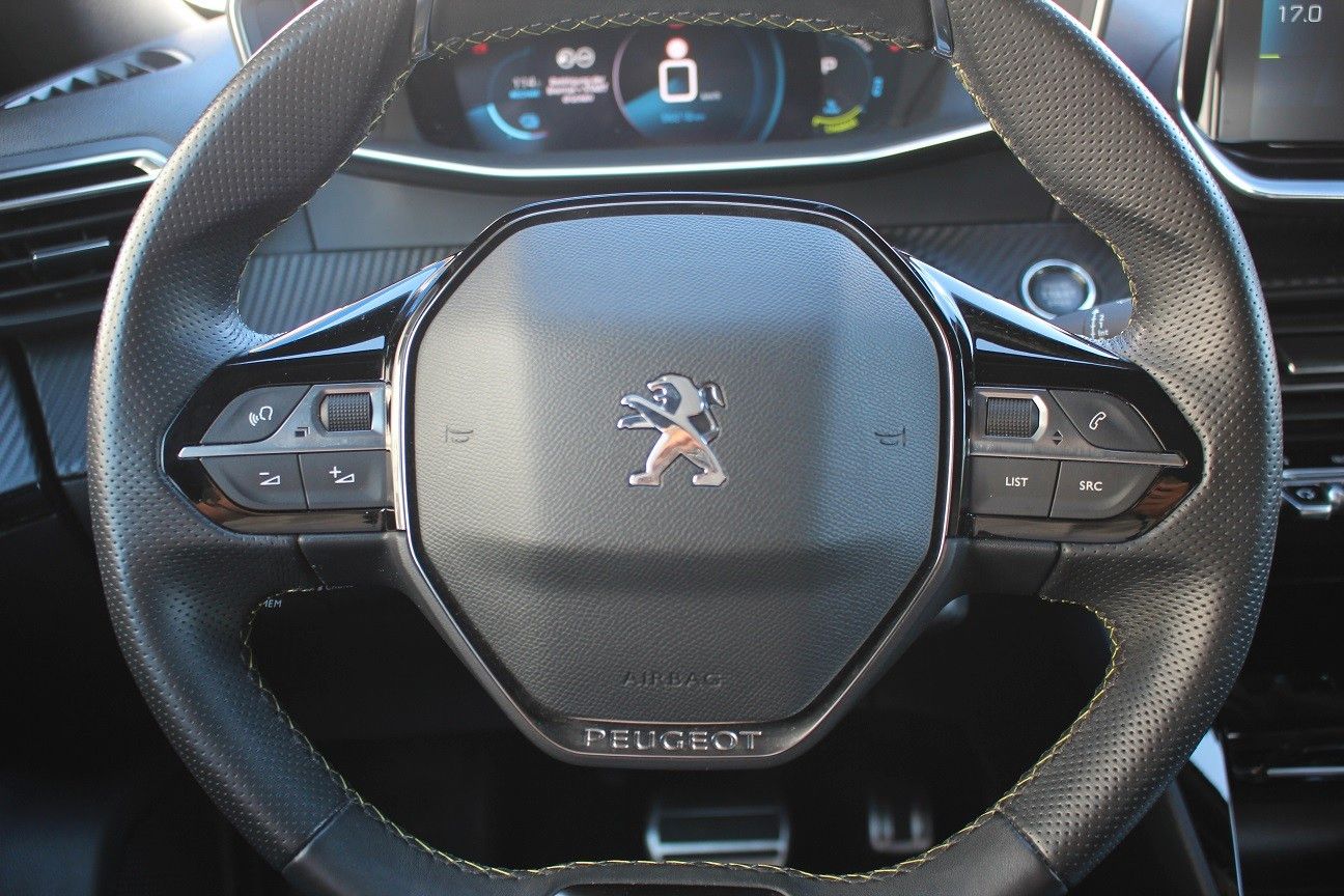 Fahrzeugabbildung Peugeot 2008 e- GT