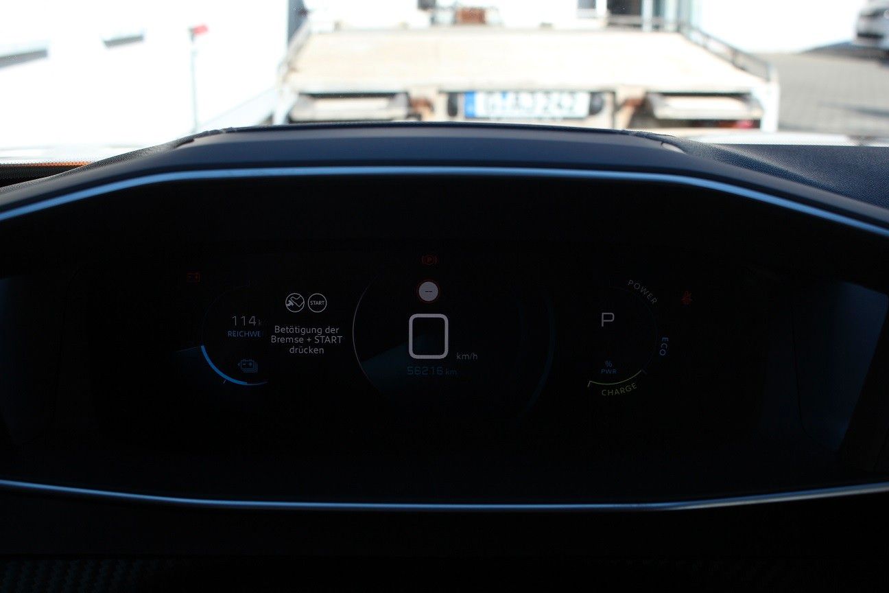 Fahrzeugabbildung Peugeot 2008 e- GT