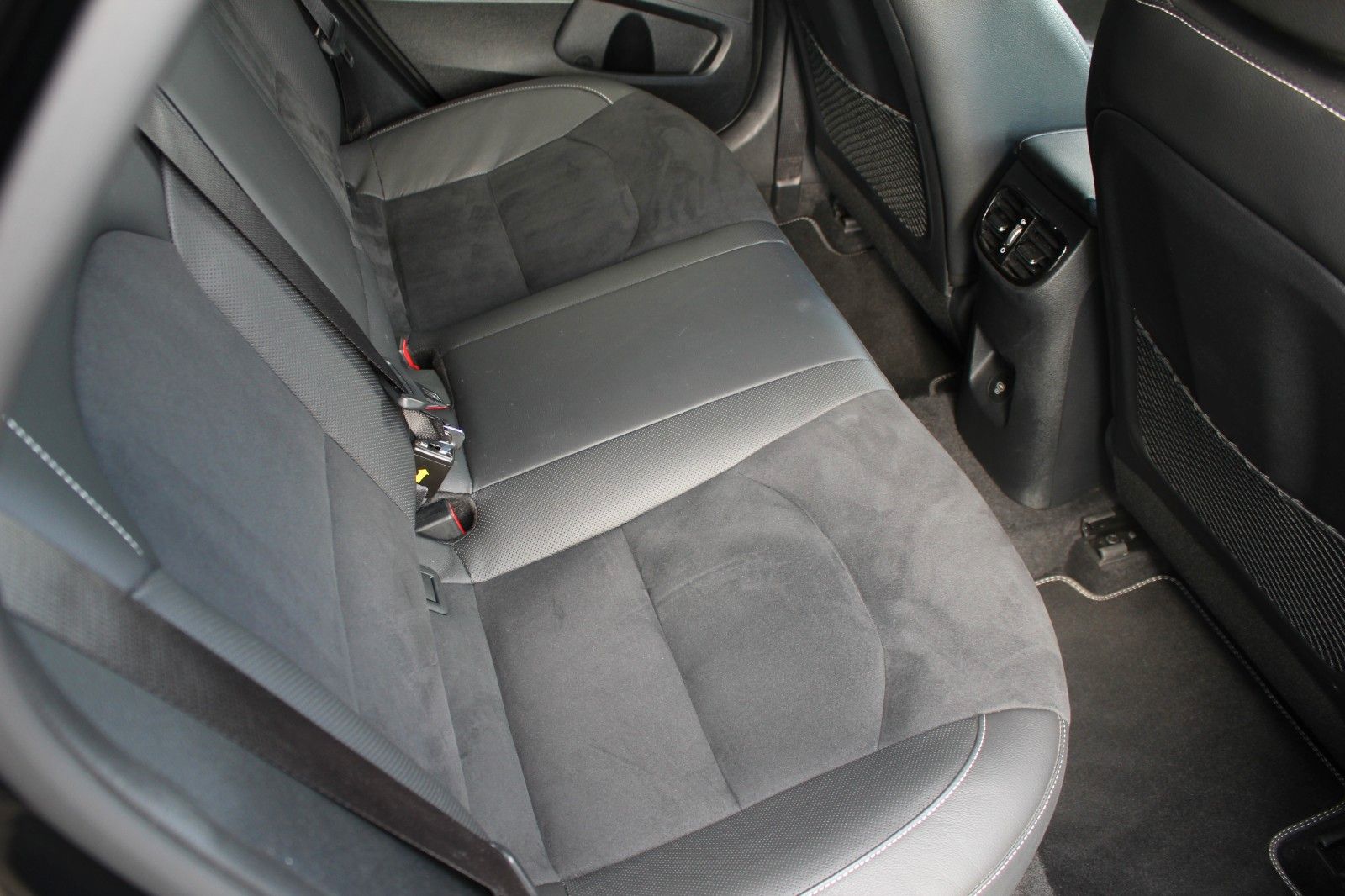 Fahrzeugabbildung Kia PROCEED GT LINE TECH PERF GD LEDER