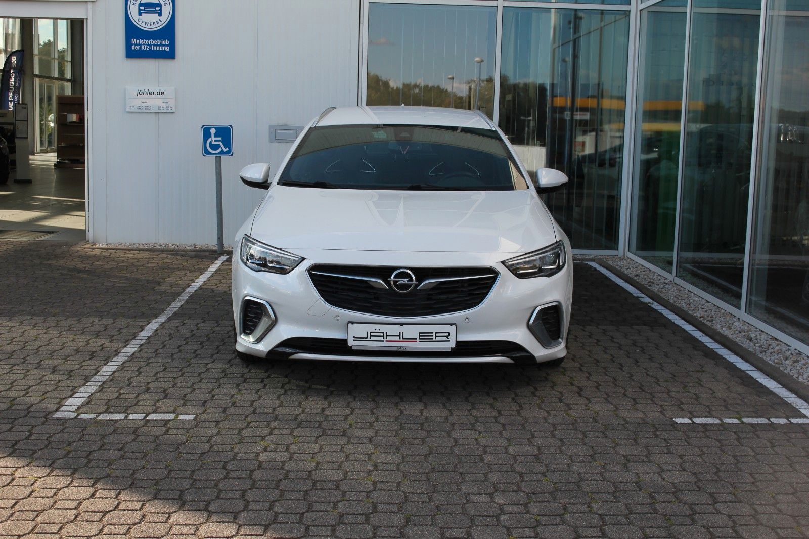 Fahrzeugabbildung Opel INSIGNIA B SPORTS TOURER GSi 4x4