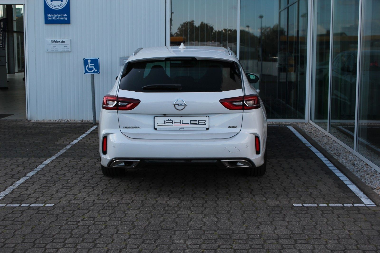 Fahrzeugabbildung Opel INSIGNIA B SPORTS TOURER GSi 4x4