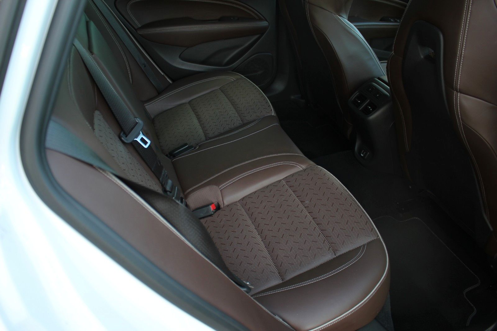 Fahrzeugabbildung Opel INSIGNIA B SPORTS TOURER GSi 4x4