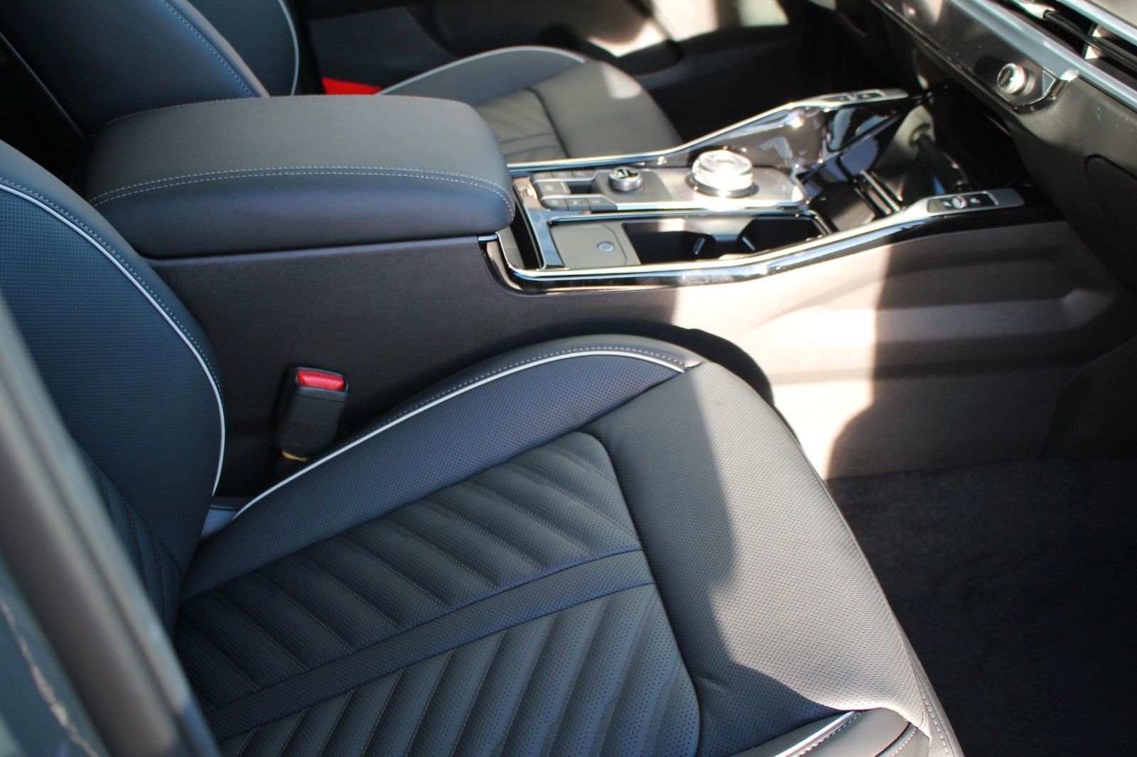 Fahrzeugabbildung Kia SORENTO PLATINUM 4WD NAPPA GLASDACH PREMIUM