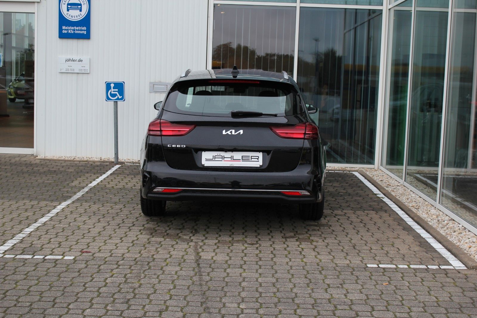 Fahrzeugabbildung Kia CEED SW 1.5 T-GDI DCT VISION KOMFORT PLUS