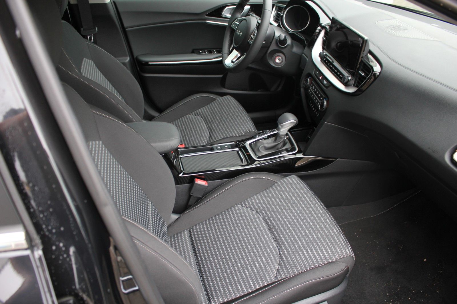 Fahrzeugabbildung Kia CEED SW 1.5 T-GDI DCT VISION KOMFORT PLUS