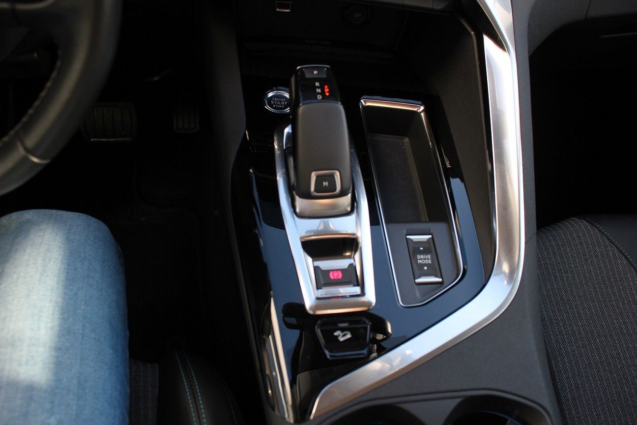 Fahrzeugabbildung Peugeot 3008 ALLURE PACK