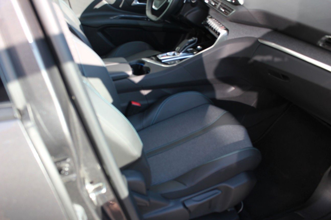 Fahrzeugabbildung Peugeot 3008 ALLURE PACK