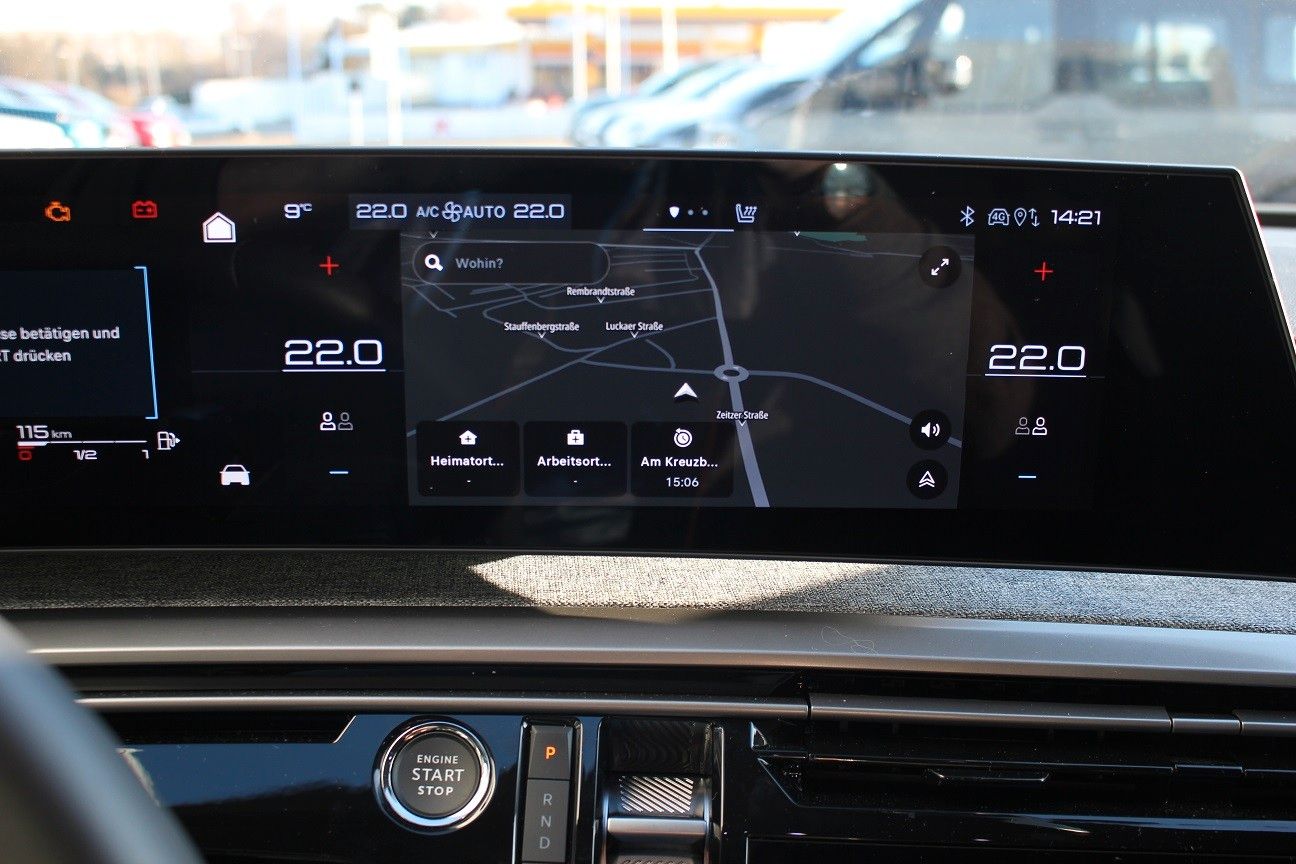 Fahrzeugabbildung Peugeot 3008 Hybrid 136 Allure