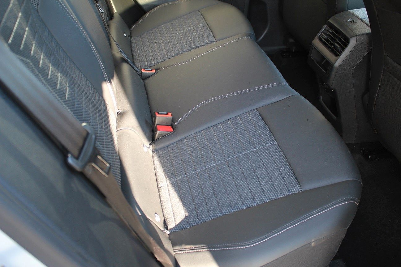 Fahrzeugabbildung Peugeot 3008 Hybrid 136 Allure