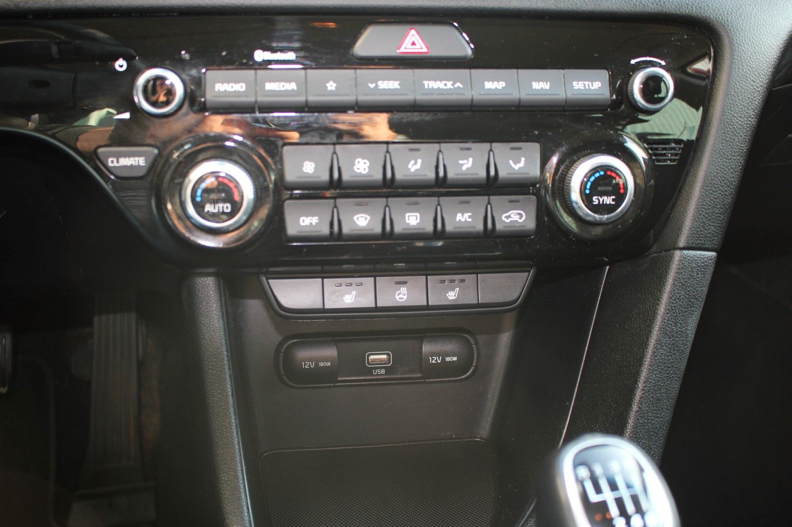 Fahrzeugabbildung Kia SPORTAGE DREAM TEAM EDITION 2WD