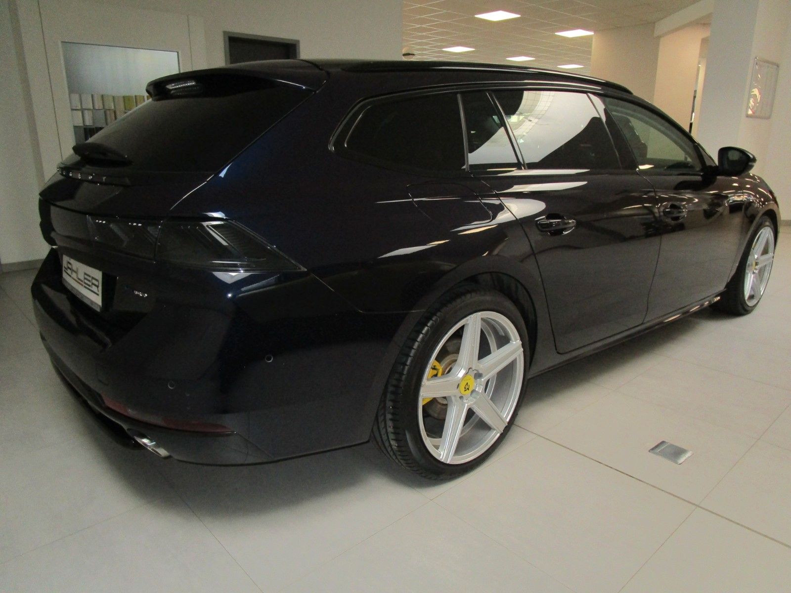 Fahrzeugabbildung Peugeot 508 SW Hybrid 225 Allure Pack / MB-Design