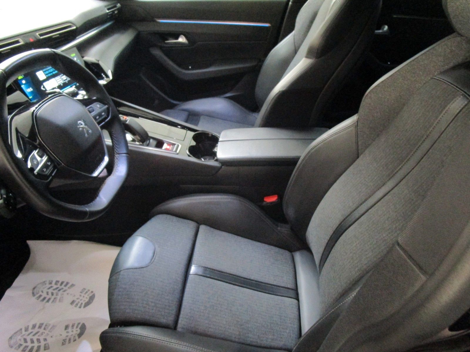 Fahrzeugabbildung Peugeot 508 SW Hybrid 225 Allure Pack / MB-Design