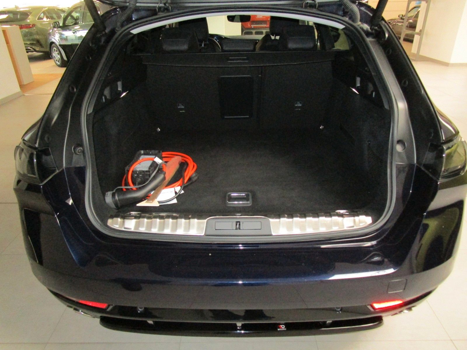 Fahrzeugabbildung Peugeot 508 SW Hybrid 225 Allure Pack / MB-Design