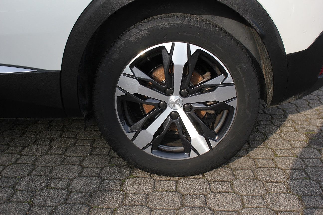Fahrzeugabbildung Peugeot 3008 Allure