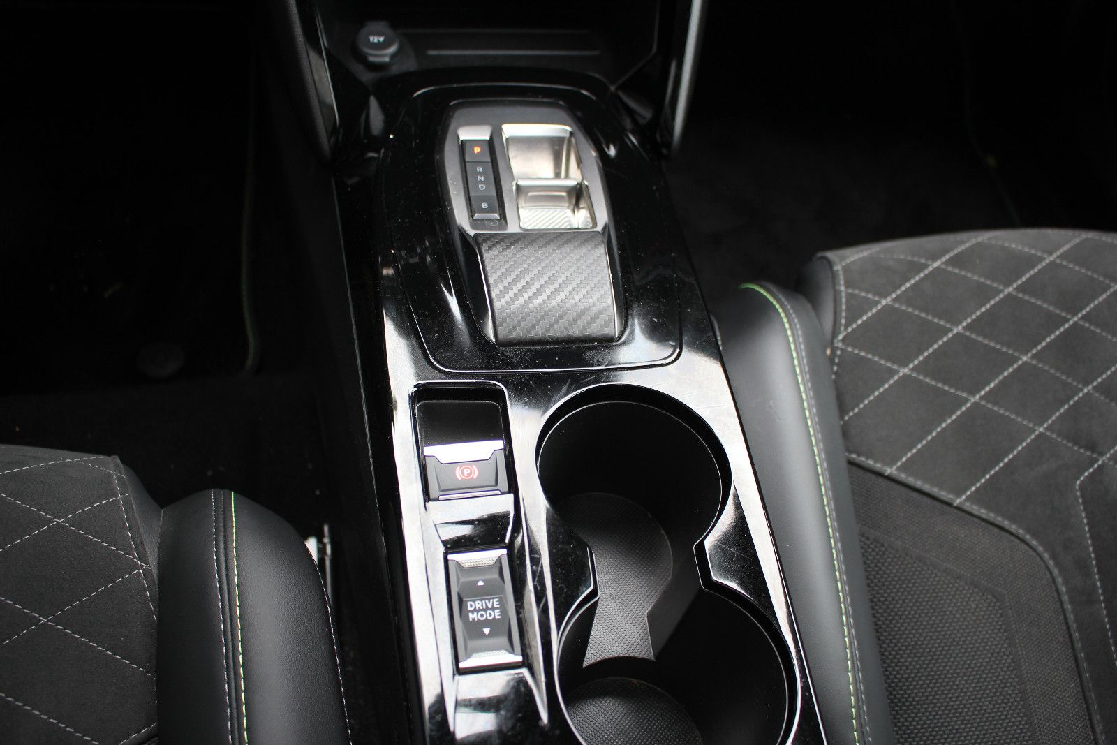 Fahrzeugabbildung Peugeot 2008 e- GT Pack