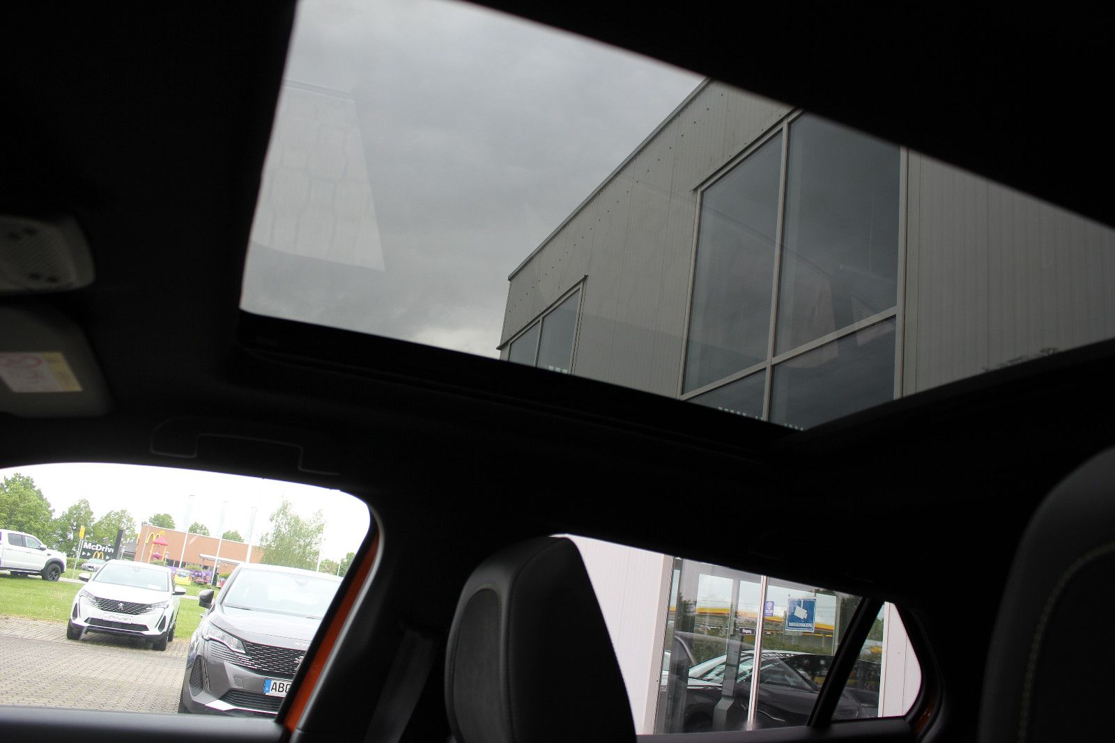 Fahrzeugabbildung Peugeot 2008 e- GT Pack