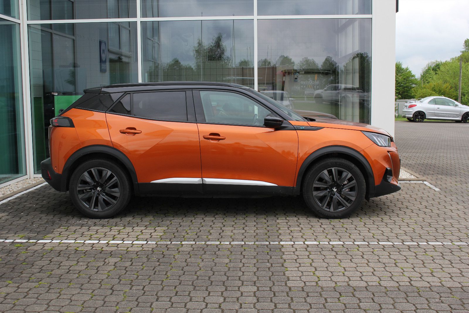 Fahrzeugabbildung Peugeot 2008 e- GT Pack