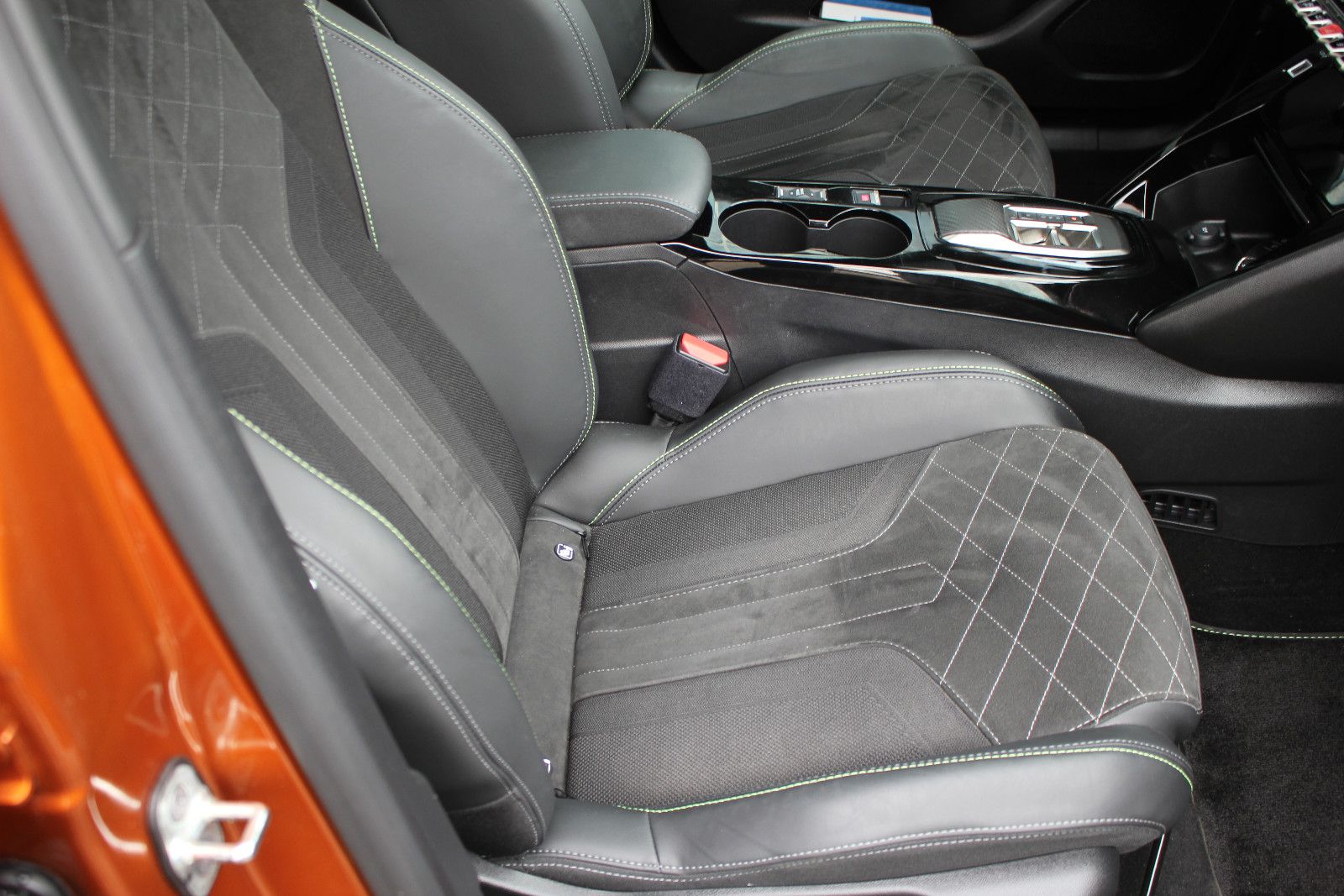 Fahrzeugabbildung Peugeot 2008 e- GT Pack