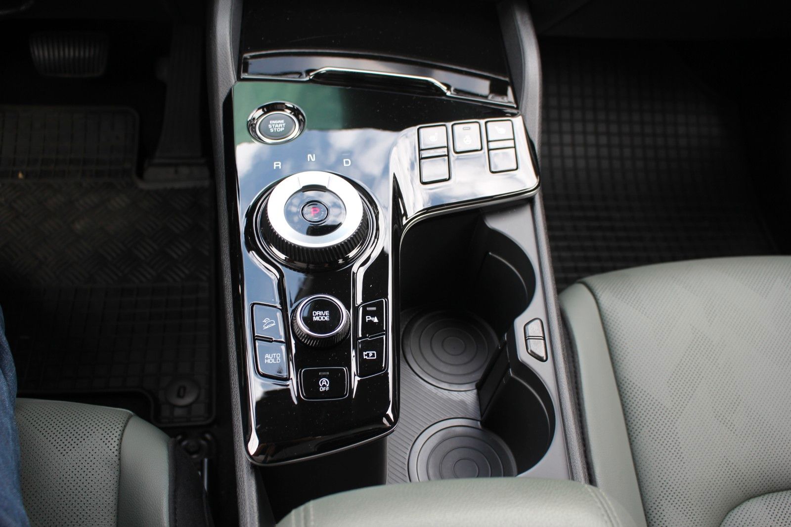 Fahrzeugabbildung Kia SPORTAGE NIGHTLINE EDITION DCT GLASDACH