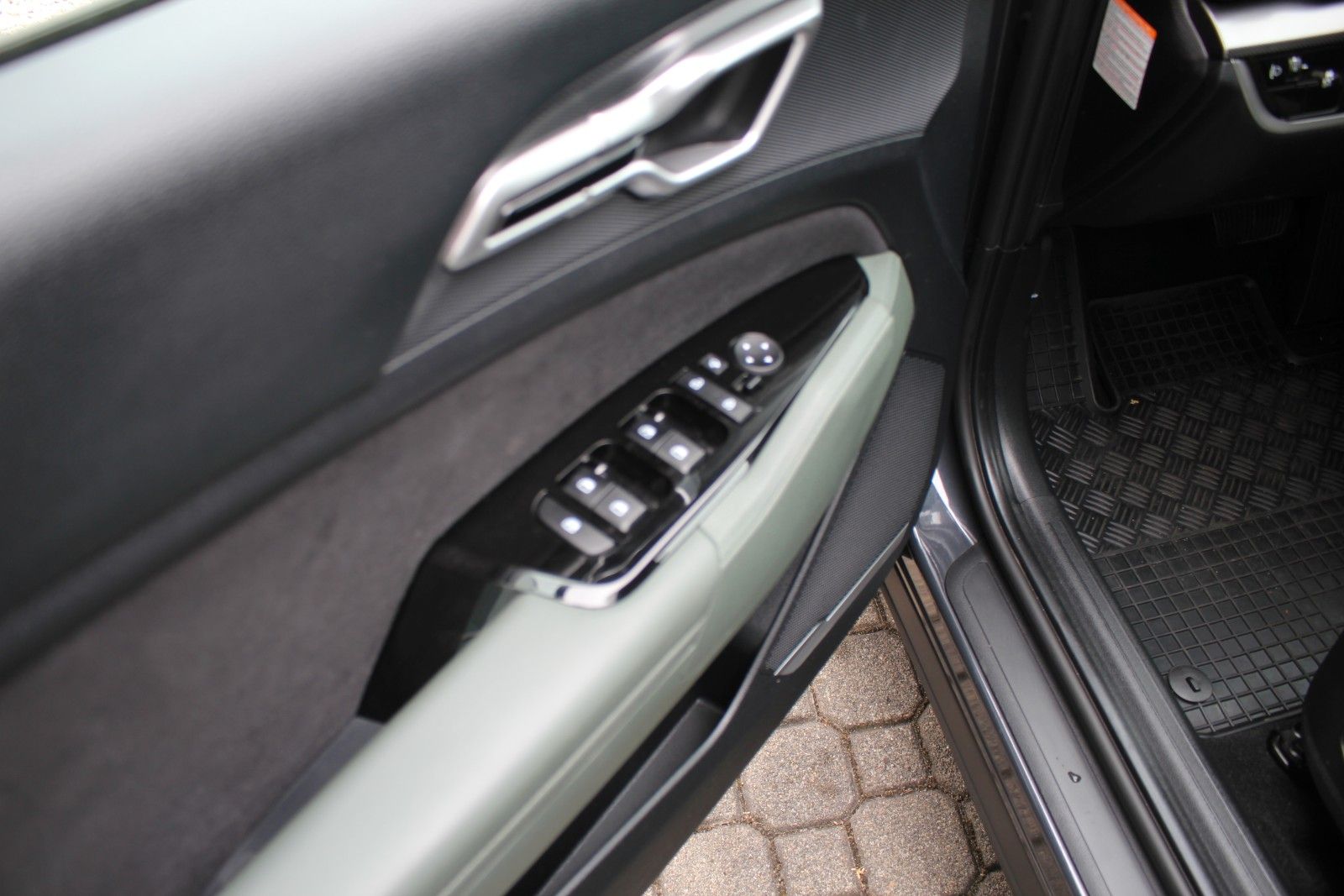 Fahrzeugabbildung Kia SPORTAGE NIGHTLINE EDITION DCT GLASDACH