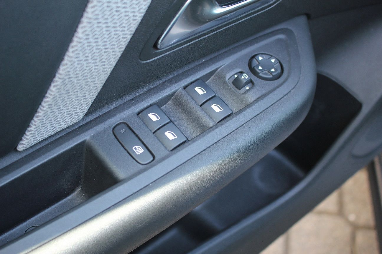 Fahrzeugabbildung Citroën C4 Lim. Shine