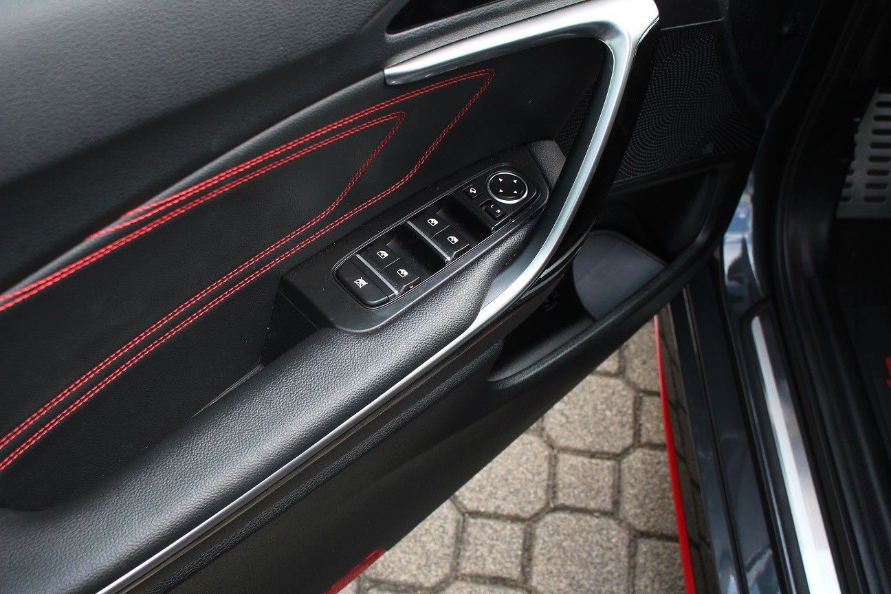 Fahrzeugabbildung Kia PROCEED GT DCT NAVI PAKET