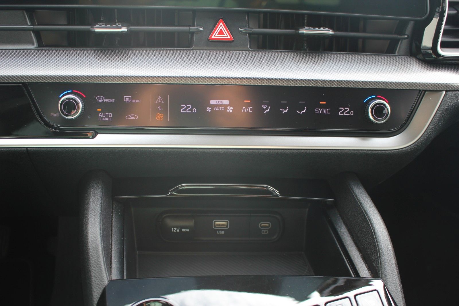 Fahrzeugabbildung Kia SPORTAGE NIGHTLINE EDITION DCT