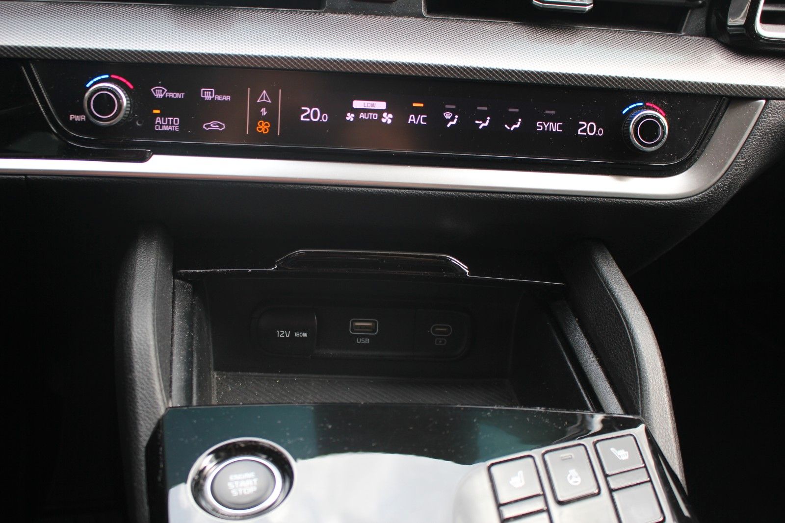 Fahrzeugabbildung Kia SPORTAGE NIGHTLINE EDITION DCT