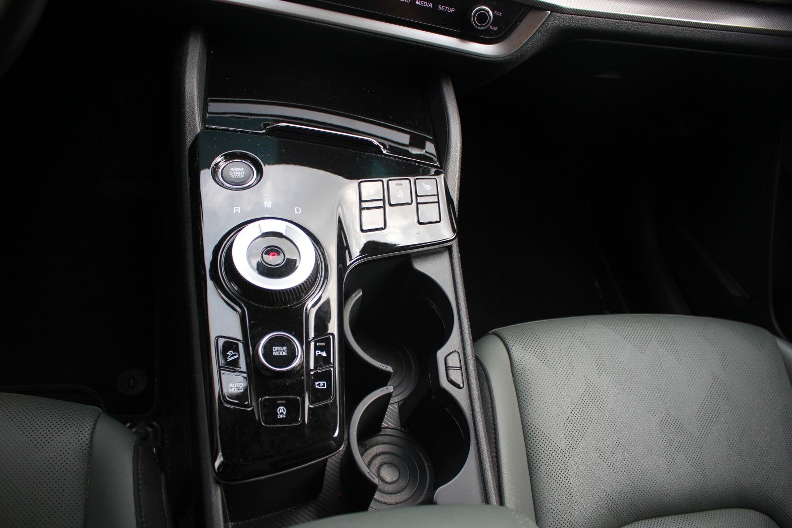 Fahrzeugabbildung Kia SPORTAGE NIGHTLINE EDITION DCT